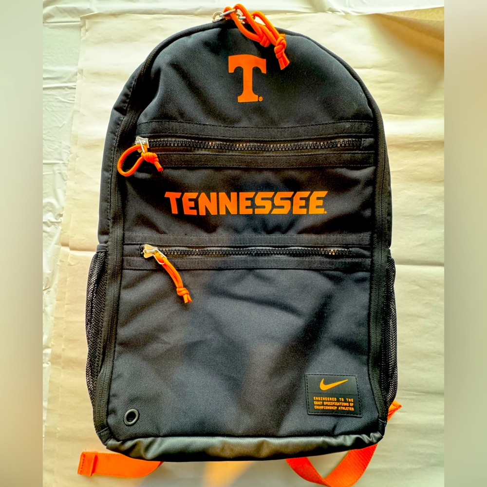 🔥NWOT TENNESSEE VOLS NIKE UTILTY HEAT BACKPACK/ SOLD OUT ONLINE🔥